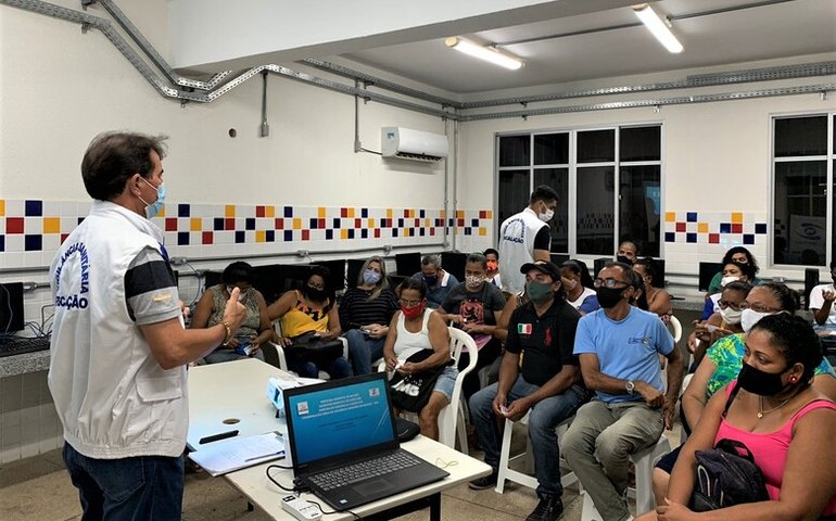 Vigilância Sanitária leva ações educativas para comerciantes e comunidade