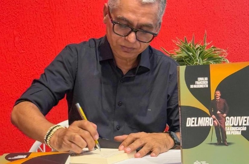 Lançamento: nova edição de Delmiro Gouveia e a Educação na Pedra vende mais de 100 exemplares