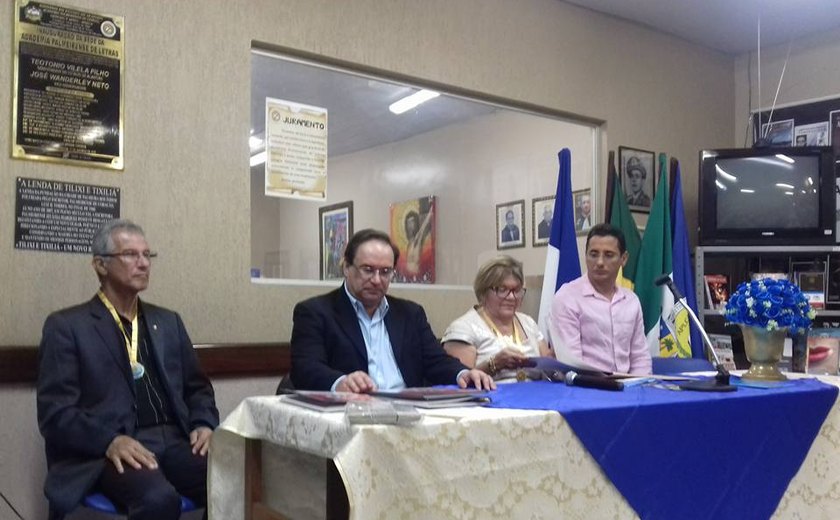 Luciano Barbosa renova cessão de imóvel para Academia de Letras em Palmeira