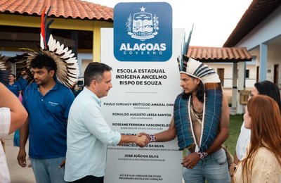 Paulo Dantas inaugura escola indígena e moderno complexo esportivo em Inhapi