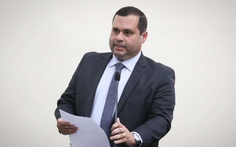 Com proximidade de final de prazo para funcionamento do Abatedouro de Viçosa, Fernando Pereira pede providências ao Estado