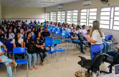 Procon Penedo e Sebrae orientam estudantes do ensino médio sobre educação financeira