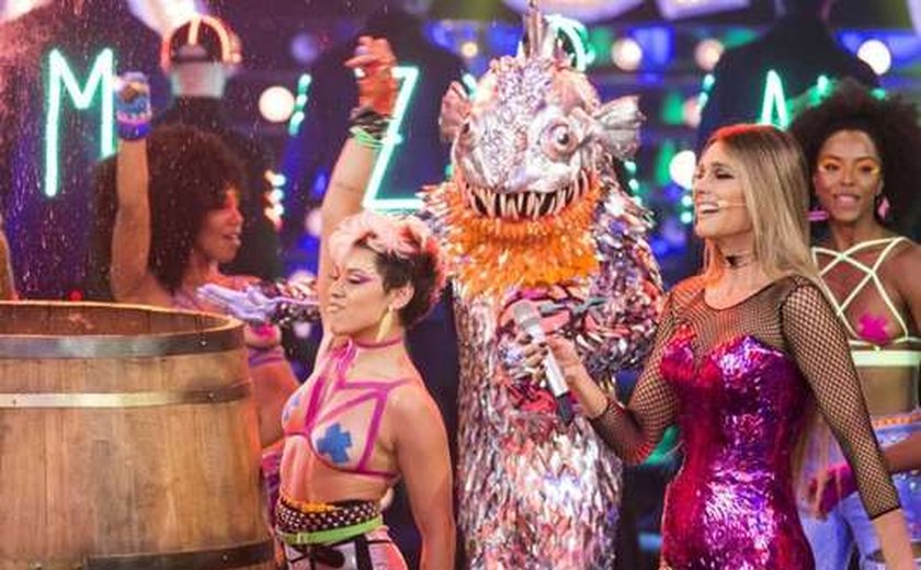 Fernanda Lima exalta feminismo e queima sutiã no ‘Amor & Sexo’: ‘Puta? Basta!’