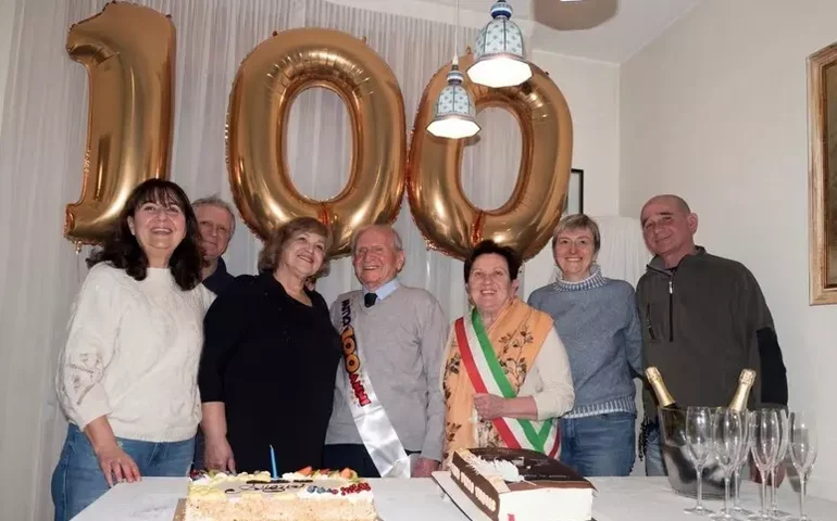 'Nonno' italiano faz 100 anos e renova carteira de motorista