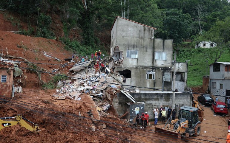 Número de mortos em enchentes em Minas Gerais chega a 30