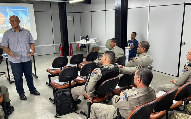 Cerest Regional Maceió capacita policiais militares sobre prevenção de acidentes com eletricidade nesta segunda (04)