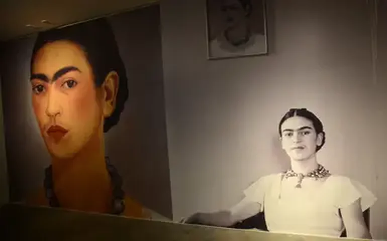 Exposição recria imagens de Frida Kahlo