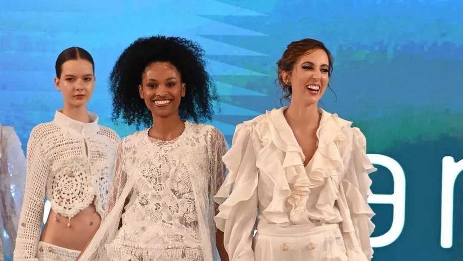 Dez anos de elegância: Letícia Manzan apresenta coleção especial e compartilha dicas para noivas