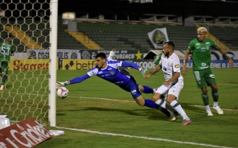 Fora de casa, América-MG vence o Guarani e assume liderança da Série B