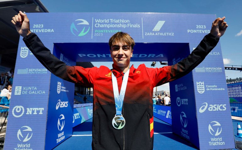 Triatleta espanhol de 17 anos fica em estado grave depois de acidente com carro durante treino