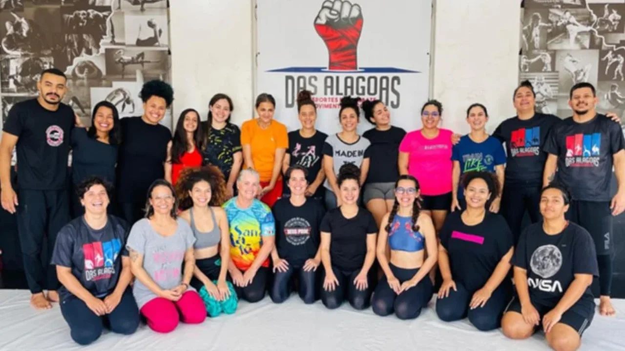 Agosto Lilás: projeto que nasceu após desastre da Braskem usa jiu-jítsu para ensinar autodefesa a mulheres em Alagoas