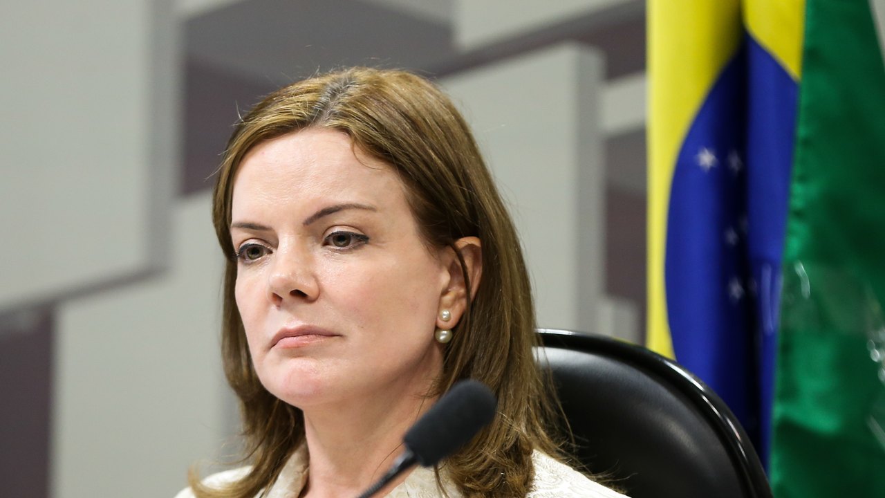Gleisi Hoffmann tem 90% de obstrução nas artérias; entenda