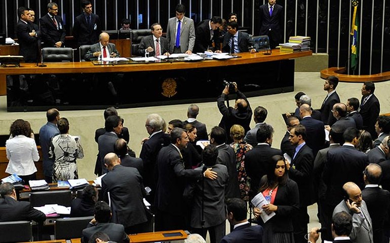 Congresso vota 38 vetos presidenciais