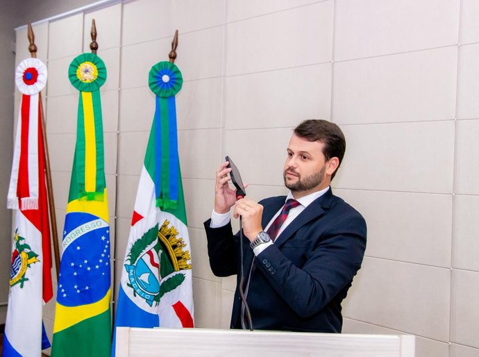 Parlamentar recebe denúncias de moradores sobre prejuízos causados pela BRK no Bom Parto