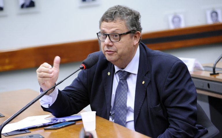 Tesouro defende pagar precatórios este ano e diz que há precedente para que piso da saúde só seja aplicado ano que vem