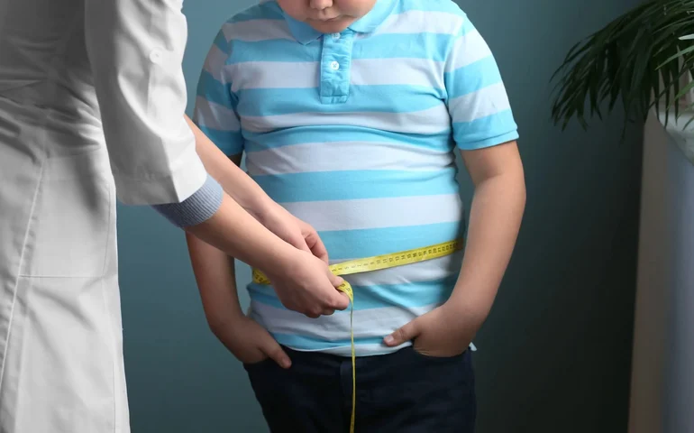 Brasil tem quase o dobro de crianças e adolescentes acima do peso do que média global