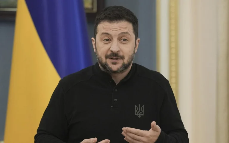 Amigos de Zelensky teriam instalado vasos sanitários de ouro com recursos europeus, aponta imprensa italiana
