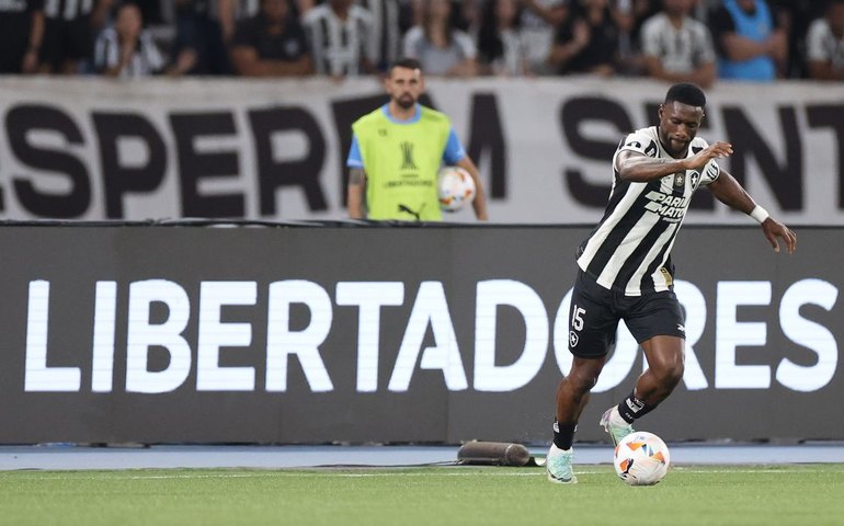 Pelo sonho da Libertadores, Botafogo recebe o Peñarol no Nilton Santos