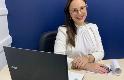 Olívia Tenório protocola projeto que garante a licença maternidade e paternidade para vereadores 