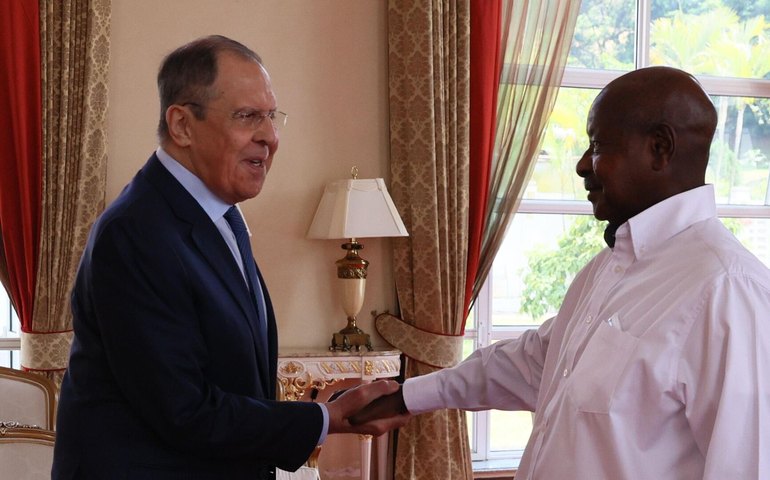 Rússia pode estimular desenvolvimento de Uganda; Kampala 'se beneficiará muito', diz analista