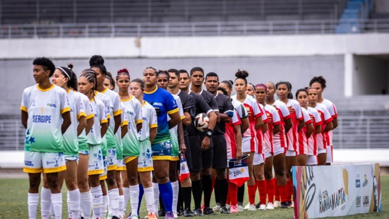 Lula sanciona lei de apoio ao desenvolvimento do futebol feminino