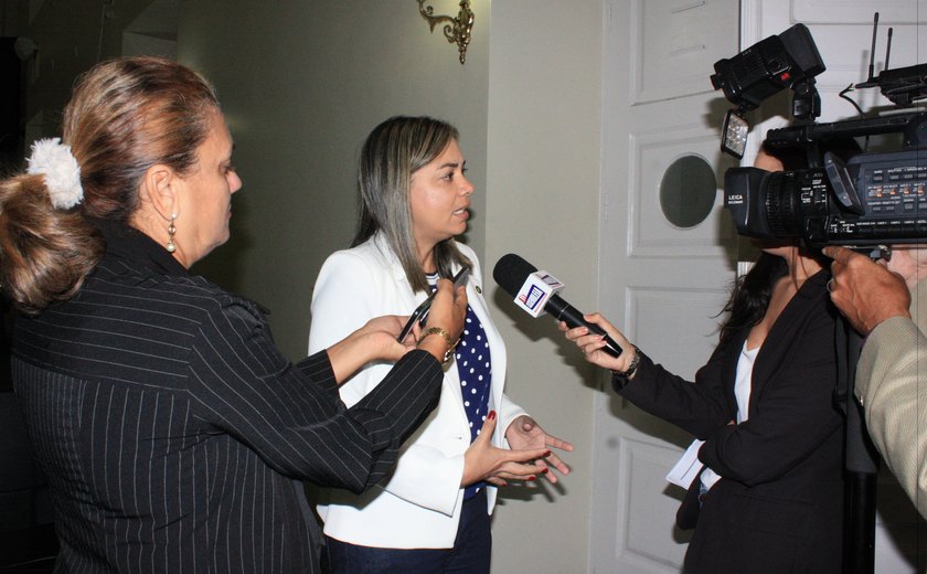 Flavia Cavalcante apresenta indicação para construção de Casas de Passagens para mulheres vítimas de violência