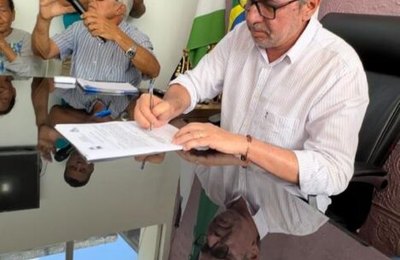 Prefeito Maurício Holanda autoriza obras de construção de 86 casas populares