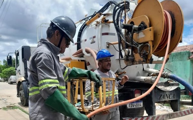 Moradores são acusados pela Águas do Sertão de entupir esgotos em Palmeira