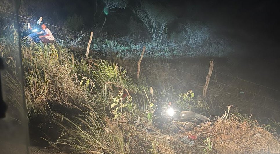 Motociclista fica ferido após colidir com cerca de arame farpado na Grande Aracaju