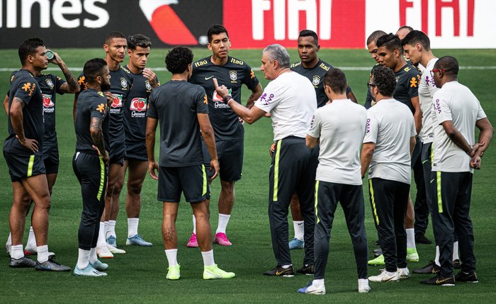 Com Neymar de volta, técnico busca ajustes em estrutura tática que começou a montar no torneio continental