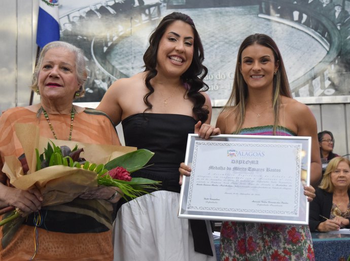 De forma póstuma, estilista Vera Arruda recebe a Comenda Tavares Bastos