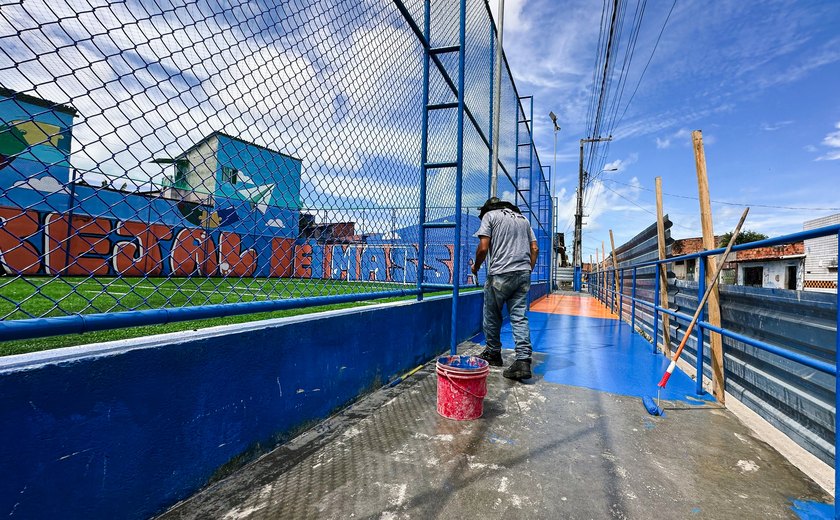 Brota na Grota constrói quadra de futebol society na Vila Brejal