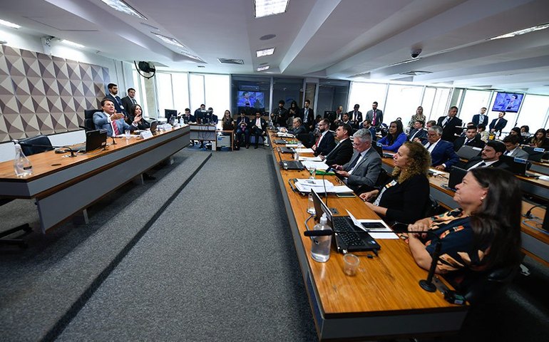 CPMI: subordinada a Anderson Torres não comparece; policial agredida é ouvida