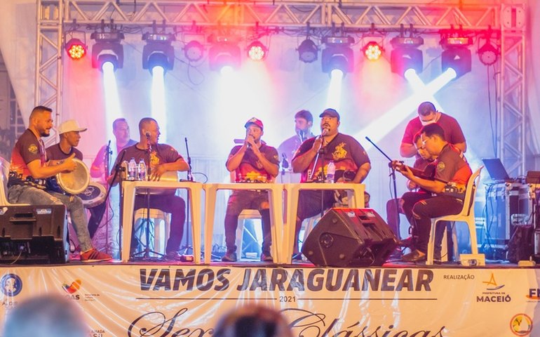 “Vamos Jaraguanear com Sextas Clássicas” leva diversidade musical para a Praça Dois Leões