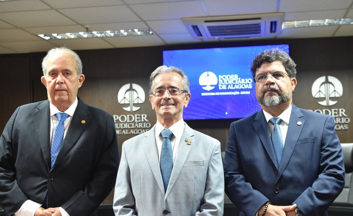 Fábio Bittencourt (C), ao lado de Carlos Cavalcanti (D) e Celyrio Adamastor (E)