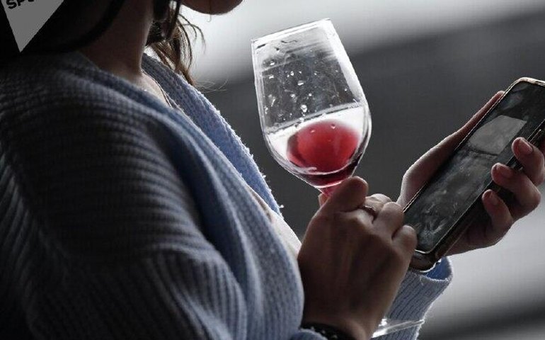 'Não beba antes de postar': enviado russo ironiza chefe da diplomacia da UE após ameaça aos EUA