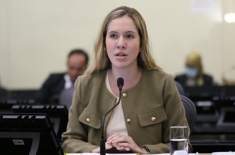 Cibele Moura presta informações sobre projeto que facilita a cobrança de honorários advocatícios