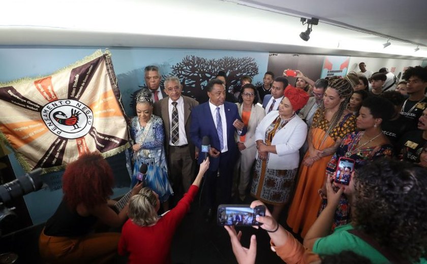 Câmara inaugura mostra sobre a participação dos negros no setor de moda