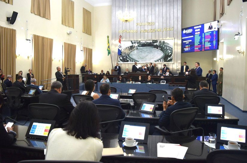 Plenário da ALE discute duas Propostas de Emenda à Constituição
