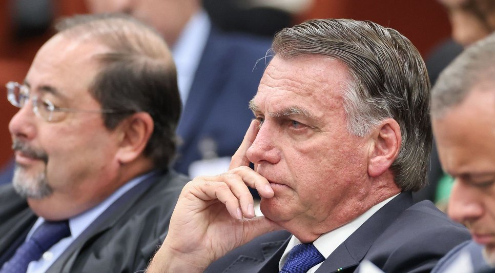  <span class="featured-image__subtitle">O ex-presidente Jair Bolsonaro (PL) durante julgamento da denúncia da PGR no STF</span> <span class="featured-image__credit">• Antonio Augusto/STF</span> 