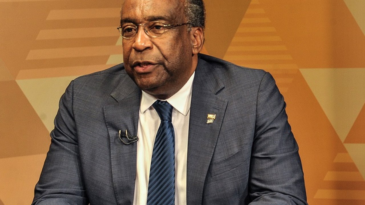 Decotelli ganha sobrevida no MEC, mas Bolsonaro não garante nomeação