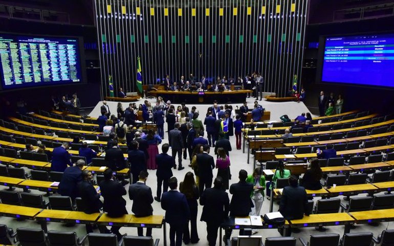 Congresso aprova crédito orçamentário de R$ 3,5 bi e reajuste das forças de segurança do DF