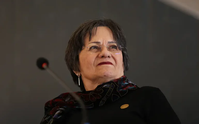 Senado homenageia Maria da Penha por trajetória em defesa das mulheres