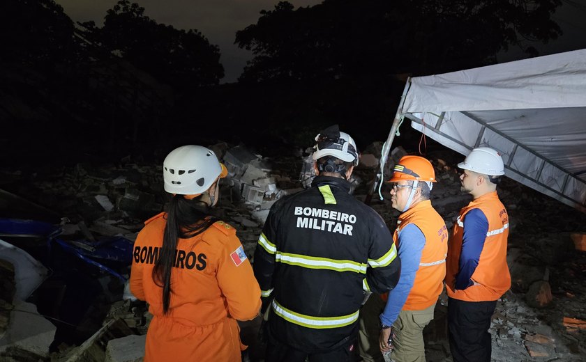 Ação integrada das polícias investiga causas do desabamento do galpão em Jaraguá