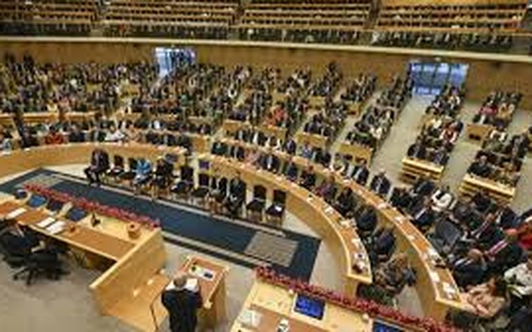 Suécia aprova lei polêmica que diminui idade mínima para solicitar mudança de sexo em identidade e facilita cirurgia de redesignação