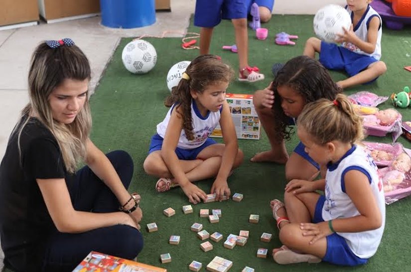 Secretaria de Educação de Campo Alegre realiza entrega de brinquedos em todas as creches do município