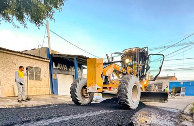 Prefeitura de Arapiraca leva serviços de recapeamento asfáltico aos bairros