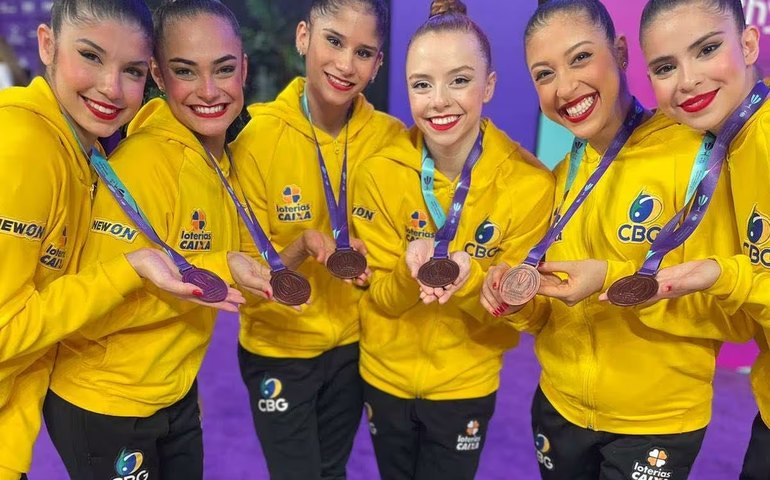 Conjunto brasileiro de ginástica rítmica volta a subir no pódio com bronze na Romênia