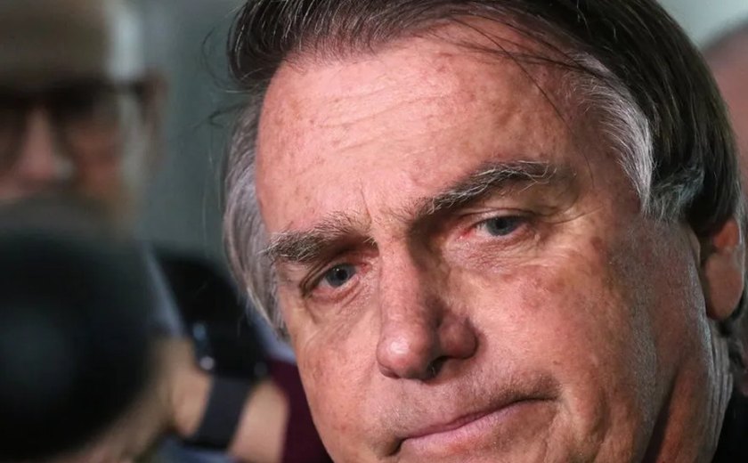 Bolsonaro posta vídeo rezando em Angra dos Reis após ser alvo de operação da Polícia Federal