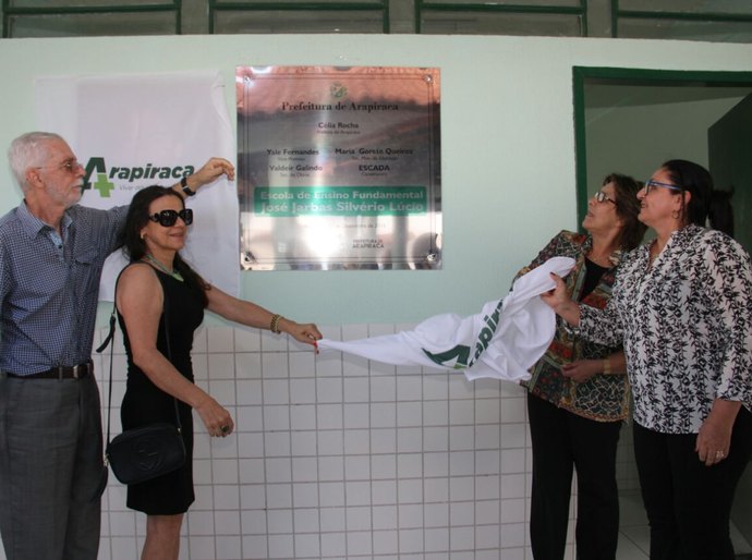 Célia inaugura escola na Canafístula homenageando Jarbas Lúcio
